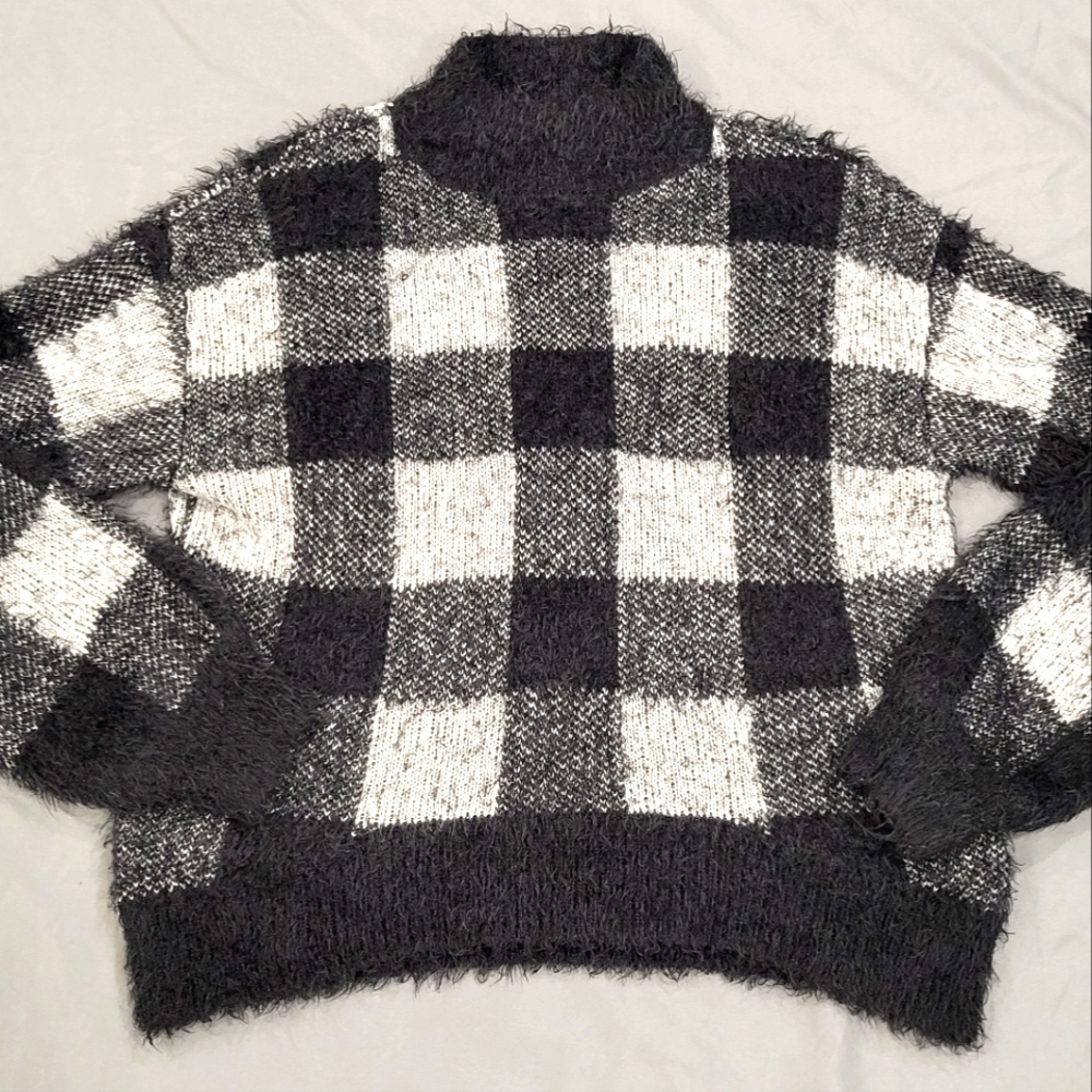 Hooked Up Buffalo Check Plaid Fuzzy Sweater XSmall